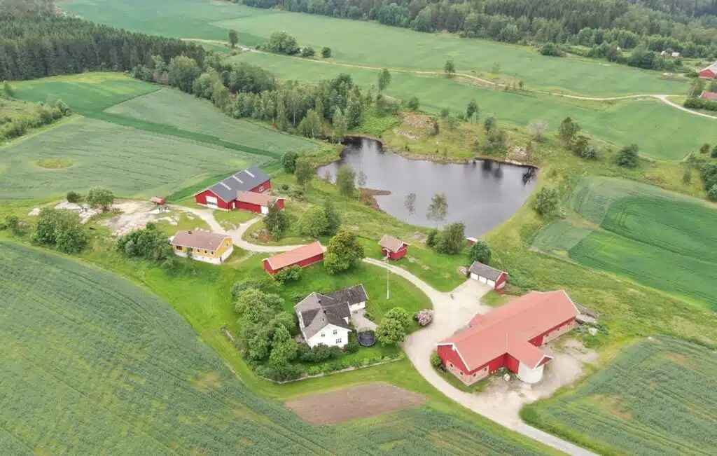 Oversiktsbilde av gård